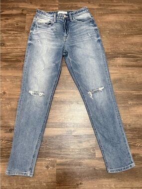 Classic Light Blue Skinny Jeans - Distressed Knee Detail